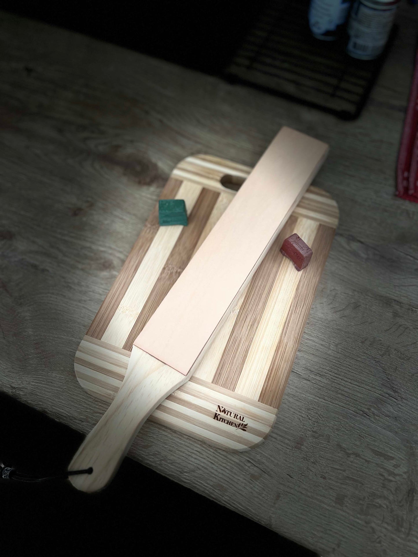 Le Strop ou Cuir d'affûtage – Fabrication Française fait main- 42cm x 6cm X 2cm